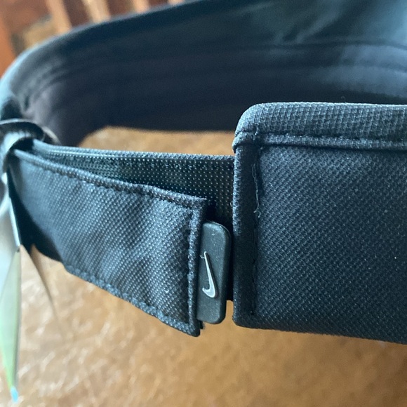 NWT NIKEGOLF black, adjustable visor - Picture 3 of 4